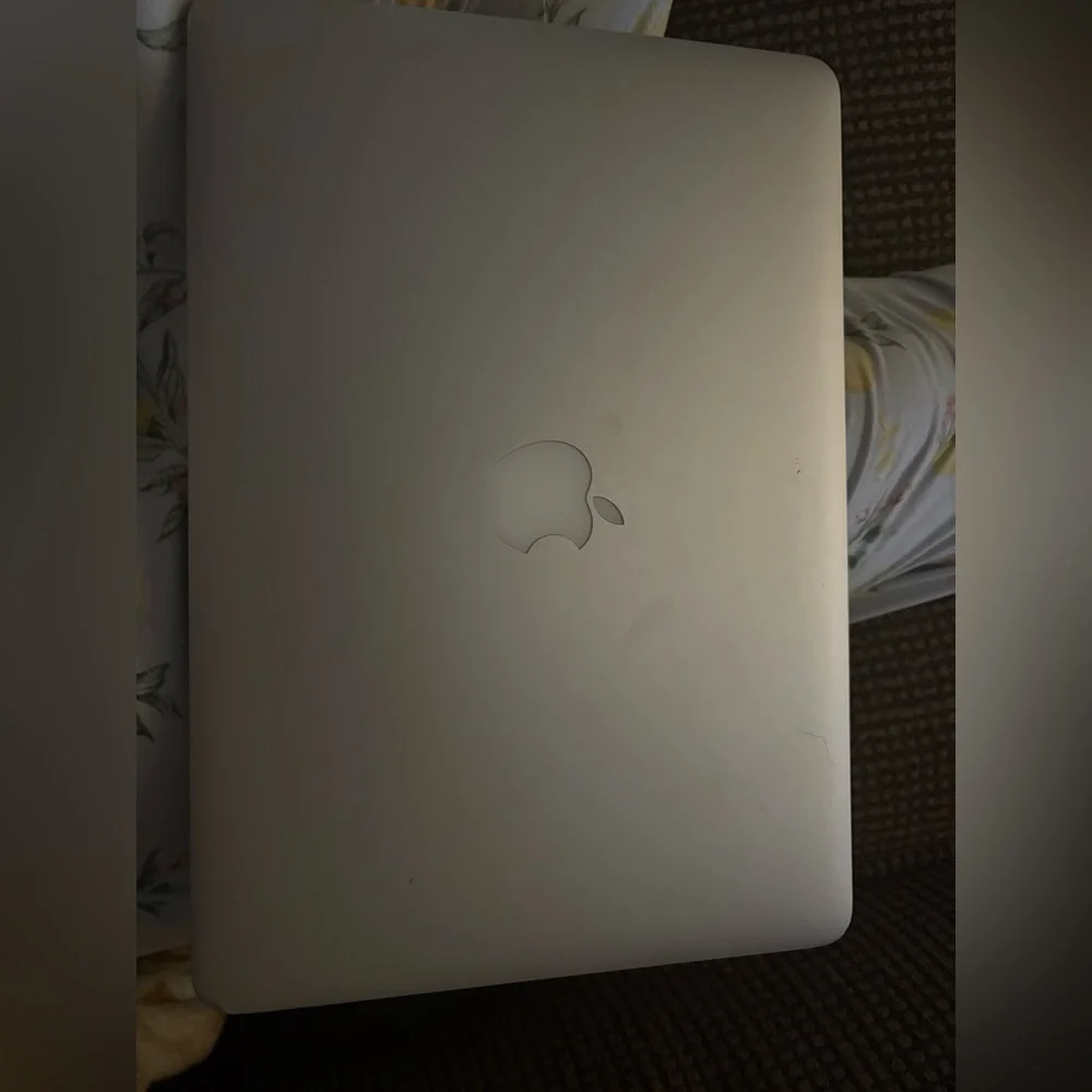 Apple MacBook in Sleek Silver